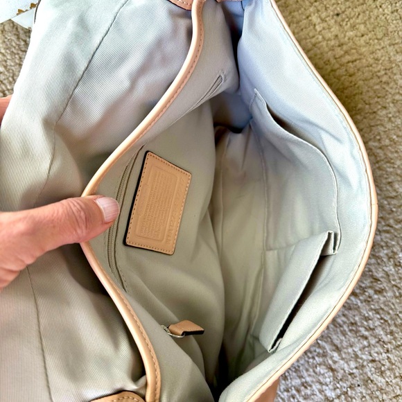 COACH Vintage Pearlized Ballet Slipper Pink Soho Leather w/Buckle Shoulder Bag - Picture 4 of 8